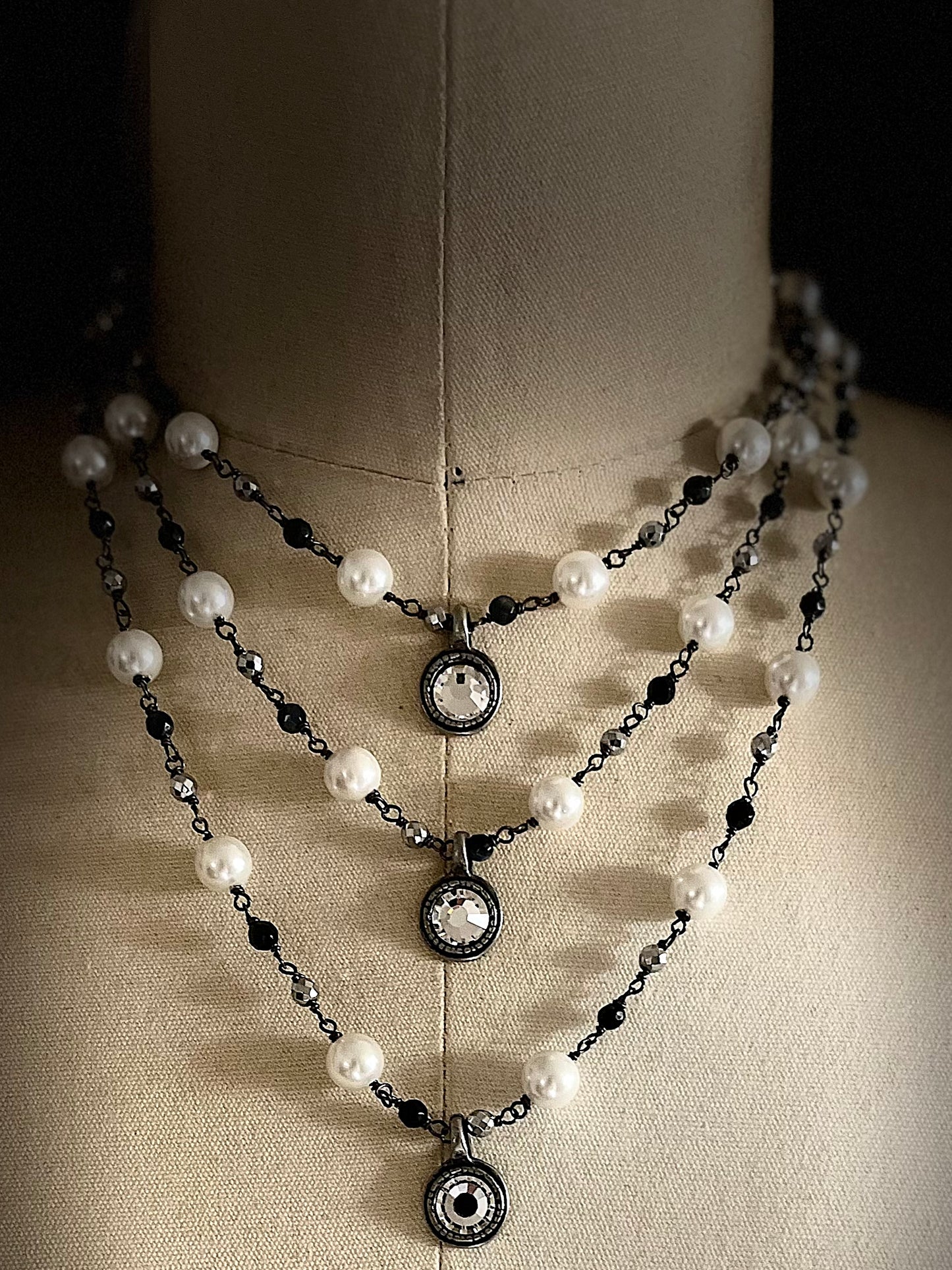 Elegant Eye Silver 15"