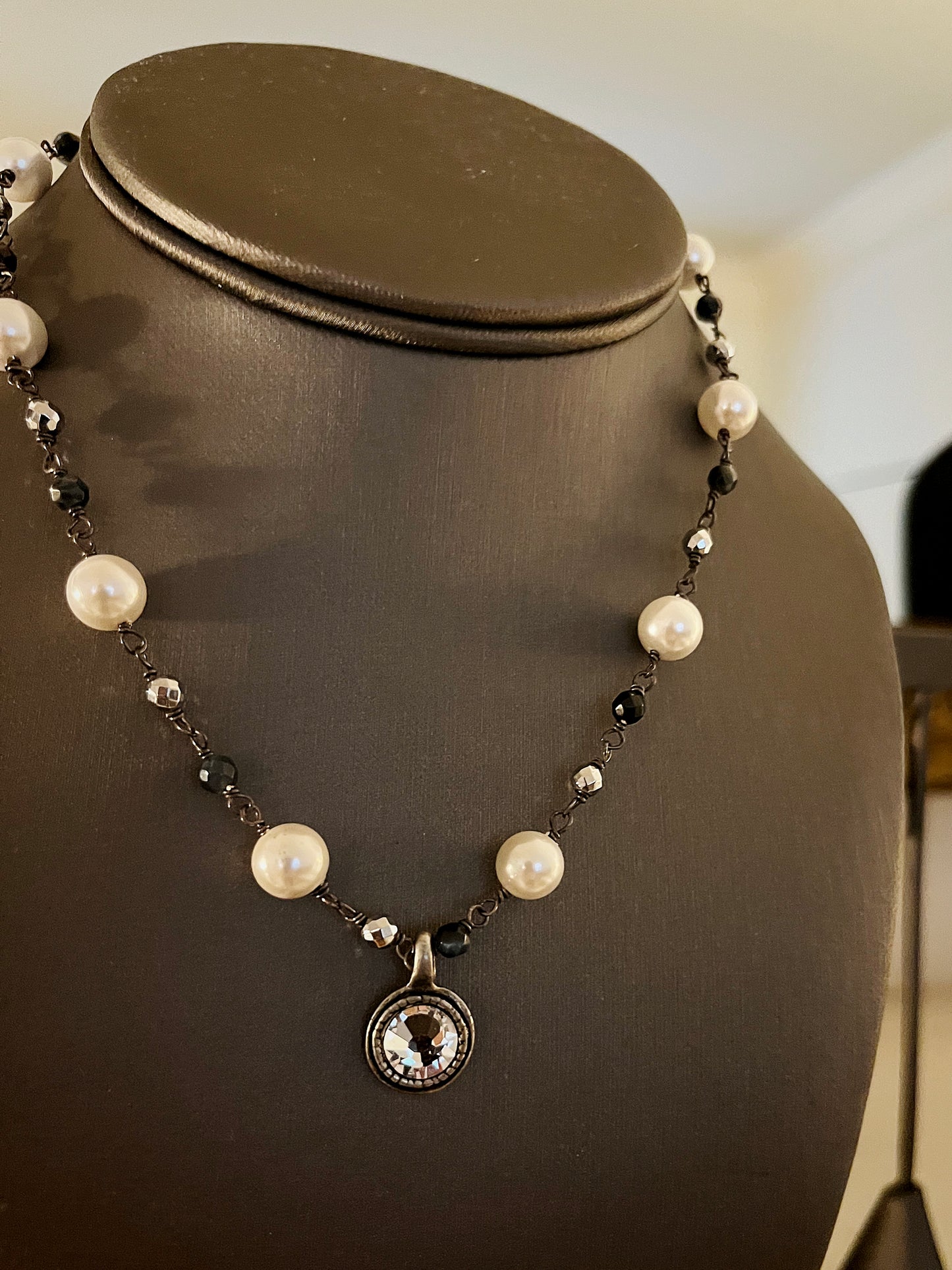 Elegant Eye Silver 15"