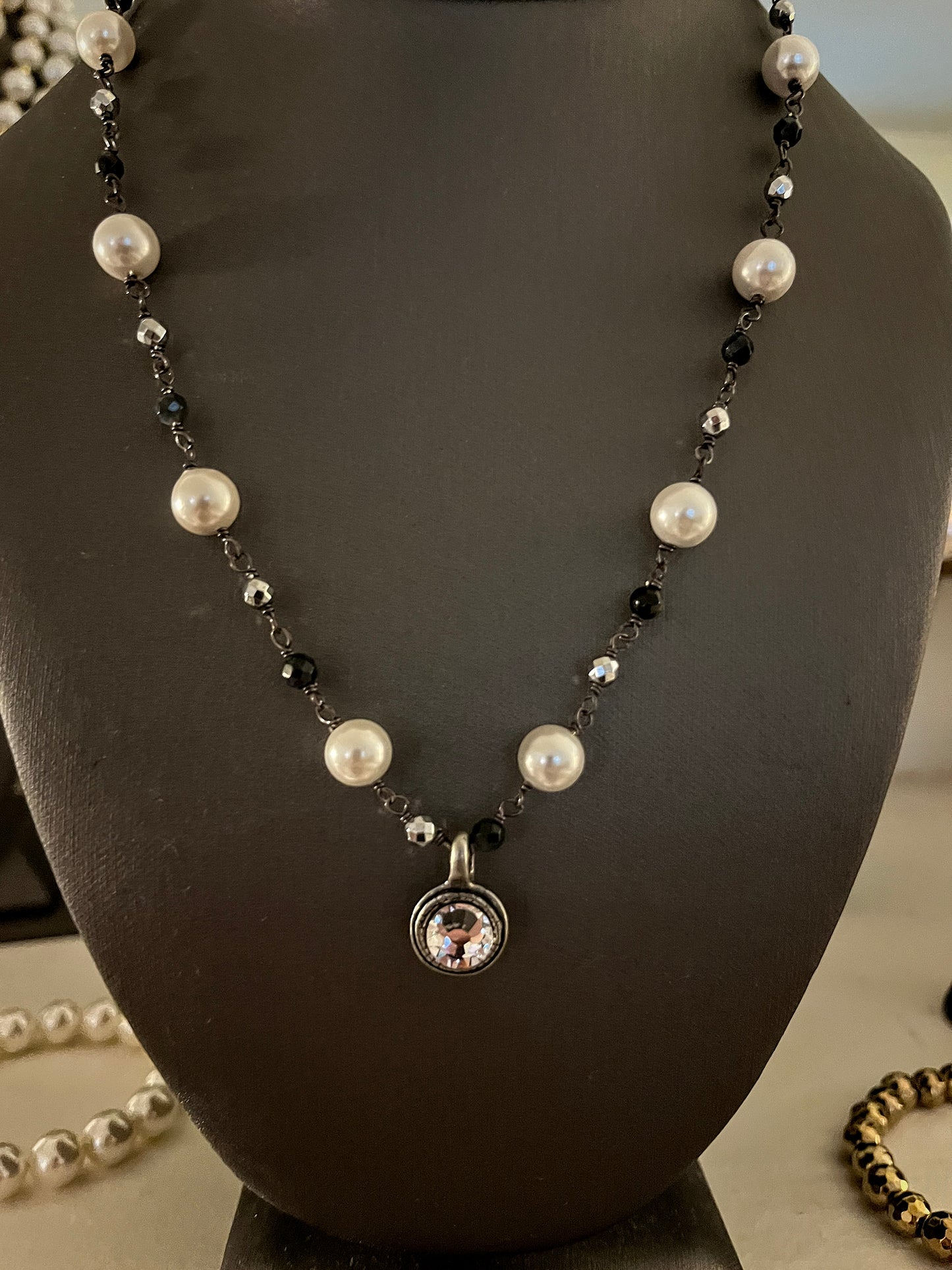 Elegant Eye Silver 20"